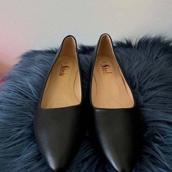 Pointed Toe Black Flats - Picture 1 of 4